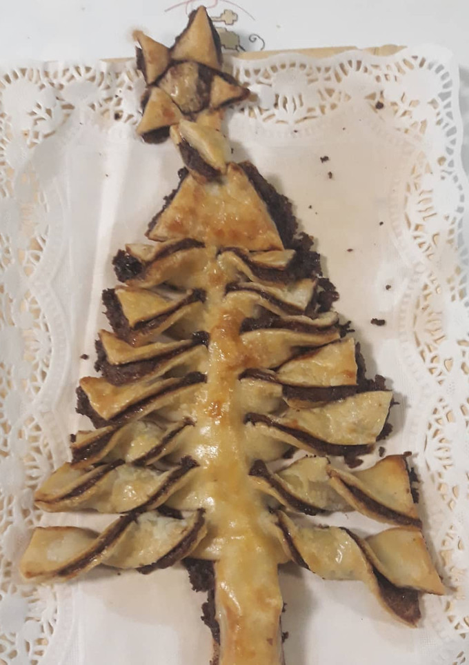 Una foto de Árbol de Navidad de hojaldre y chocolate