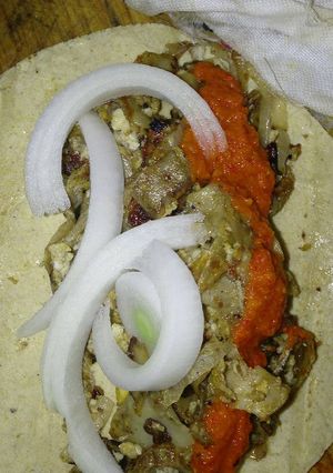 Una foto de Tacos de cáscara de papa con huevo