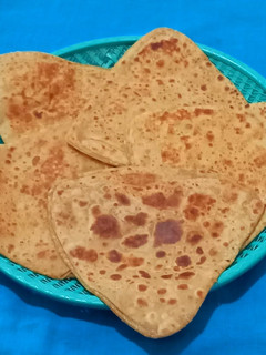 સાદા પરાઠા (Simple Paratha Recipe In Gujarati) રેસીપી મુખ્ય ફોટો