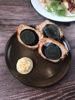 Hình của món Trứng bắc thảo bọc thịt chiên giòn.