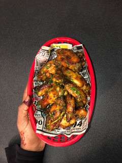 A picture of Garlic and herb wings.