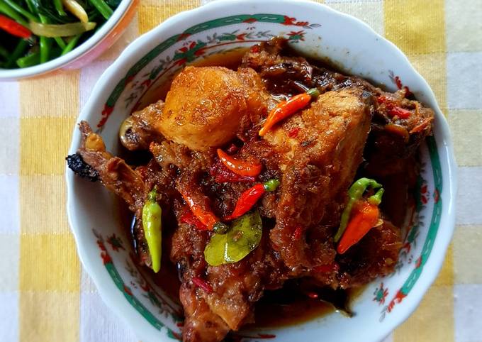 18. Krengsengan ayam