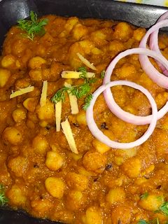 छोले मसाला (chole masala recipe in marathi) रेसिपी चे मुख्य फोटो