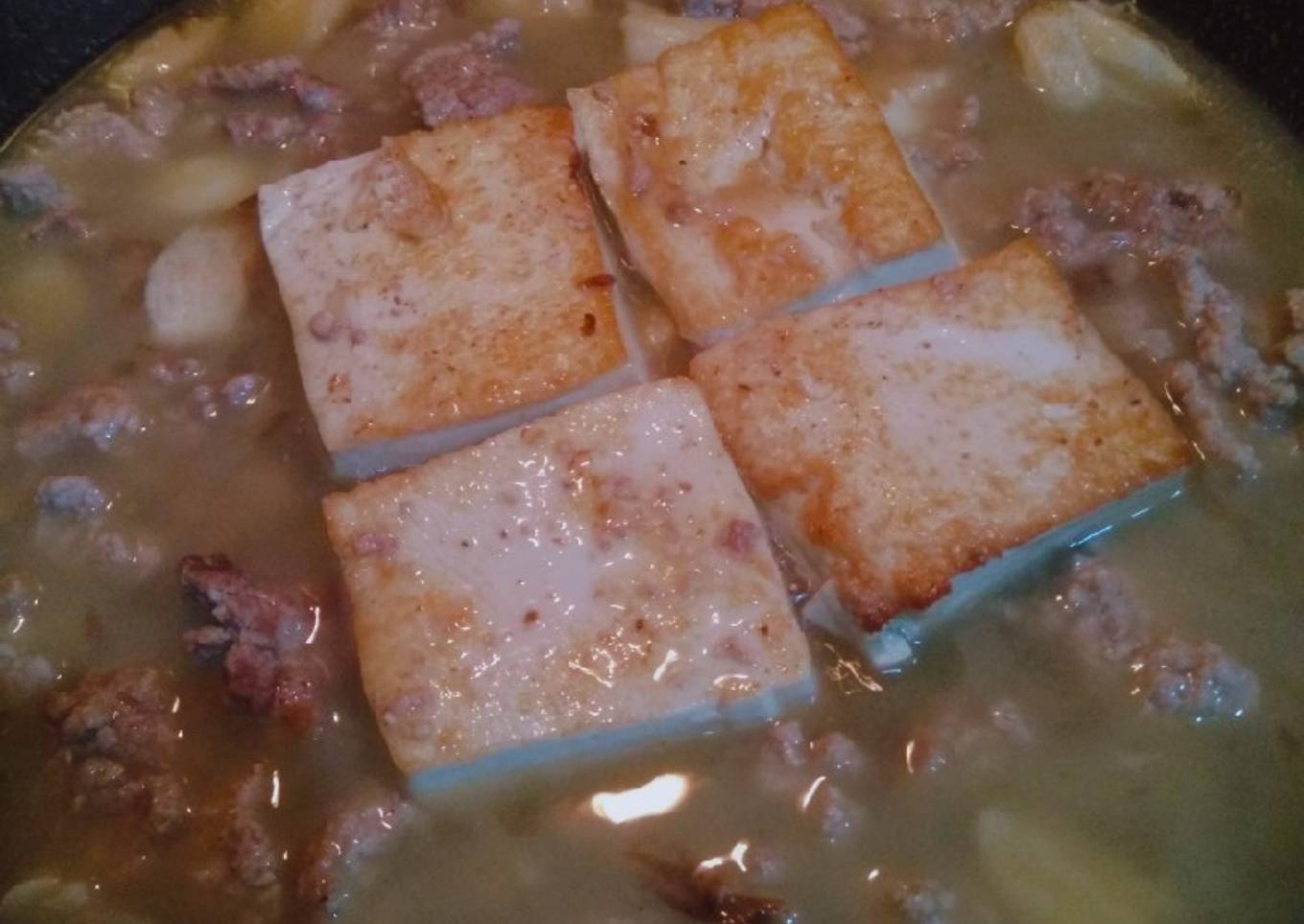 Babi kuah tahu air (non halal)