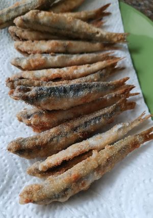 Una foto de Boquerones frescos fritos