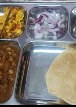 A picture of Bhature.