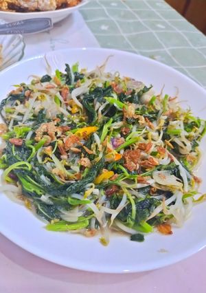Foto resep Tumis bayam kecambah simpel mantap