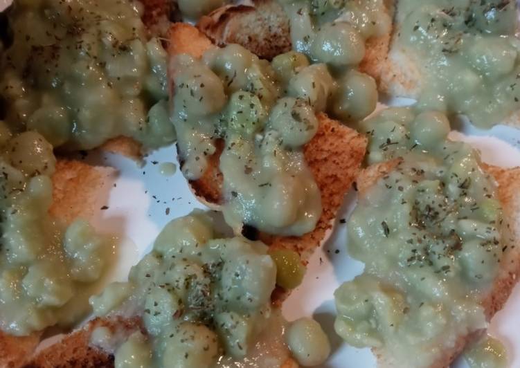 Mushy Peas with Toast Mushy Peas with Toast