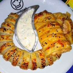 A picture of Puff chicken bread.