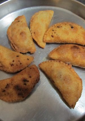 A picture of Kai Kadabu(Coconut Rice dumplings).