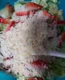 Ensalada de lechuga, piña y fresas