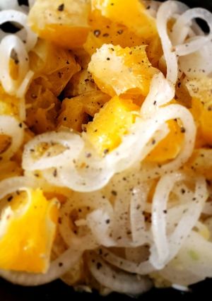 Una foto de Ensalada de Naranja y cebolla