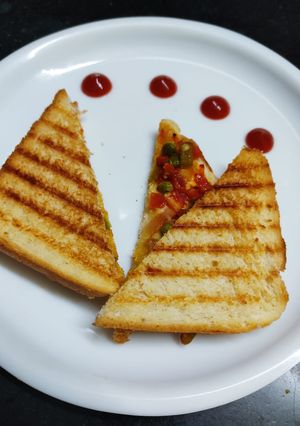 A picture of Grilled cheesy toast.
