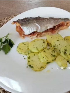 Una foto de Truchas rellenas de jamón y patatas al microondas