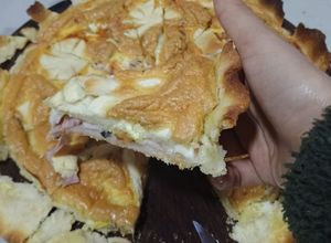 Una foto de Tarta de Jamón y Queso Fácil
