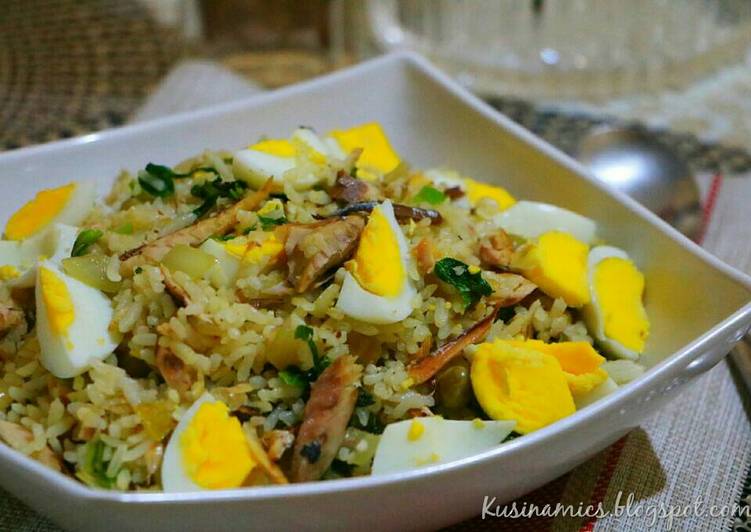 Recipe of Yummy Stir Fried Rice with Smoked Mackerel