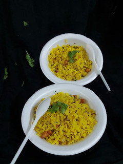 કાંદા પોહા (Kanda Poha Recipe In Gujarati) રેસીપી મુખ્ય ફોટો