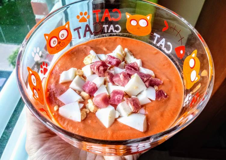 Salmorejo con pimiento y pan integral en MyCook