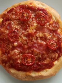 Una foto de Pizza Ibérica (masa casera)