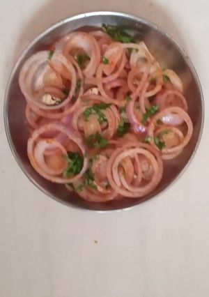 ઓનીયન રીંગ સલાડ રેસીપી મુખ્ય ફોટો