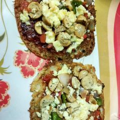 A picture of Rava Uttapam chicken pizza.
