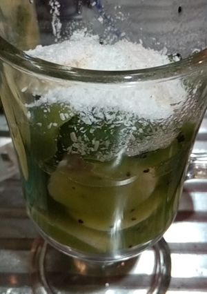 Una foto de Postre de kiwi, plátano y coco