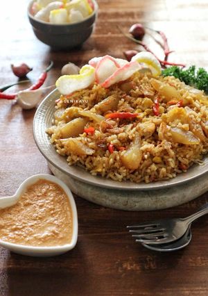 Foto resep Nasi goreng kikil bumbu rendang sambal kacang