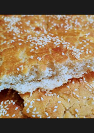 Φωτογραφία της συνταγής Flat bread (επίπεδο ψωμί) ταψιού χωρίς ζύμωμα - χωρίς μίξερ ✨