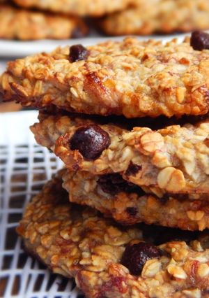 Una foto de Galletitas de Avena, Banana y Chocolate