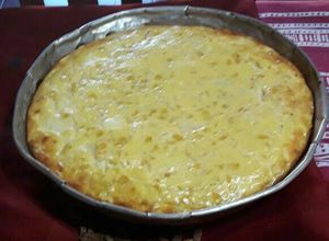 Una foto de Tarta de choclo, queso, cebolla y crema