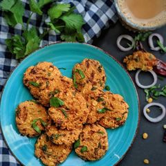 A picture of Paruppu Vadai (Lentil Fritters).