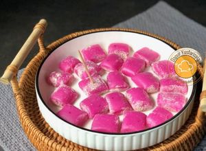 Gambar Red Dragonfruit Mochi Bites