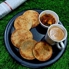 A picture of Crispy biscuit bhakhari.