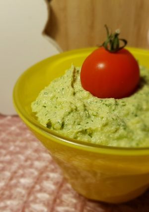 O poză a rețetei Pastă de leurdă, avocado și tofu.