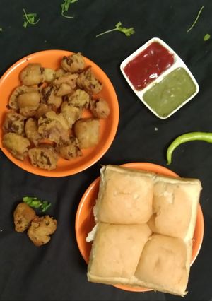 A picture of Pav pakora.