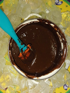 Una foto de Helado de chocolate con mezcal y Chile