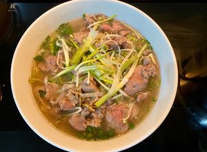 Hình của món Phở bò tái nước trong.