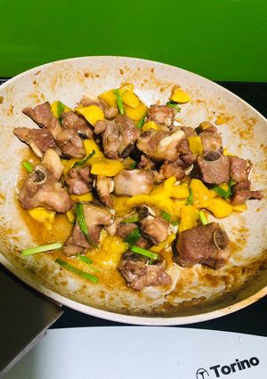 Hình của món Sườn non kho thơm.