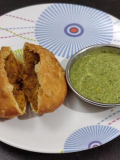 પ્યાઝ કચોરી (Pyaj Kachori Recipe In Gujarati) રેસીપી મુખ્ય ફોટો