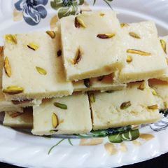 A picture of Coconut milk powder burfi.