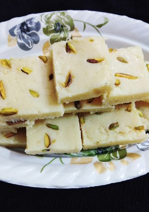 A picture of Coconut milk powder burfi.