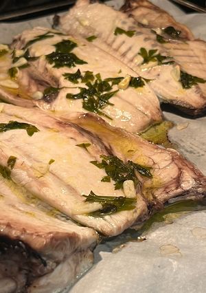 Foto principal de Lechola al horno con majado de ajito y perejil