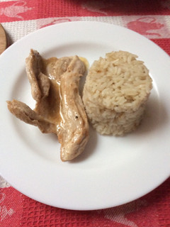 Una foto de Arroz graneado con bistec de pulpa de cerdo 🐖
