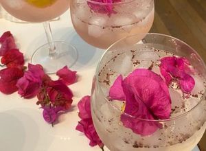Una foto de Gin Tonic Floral