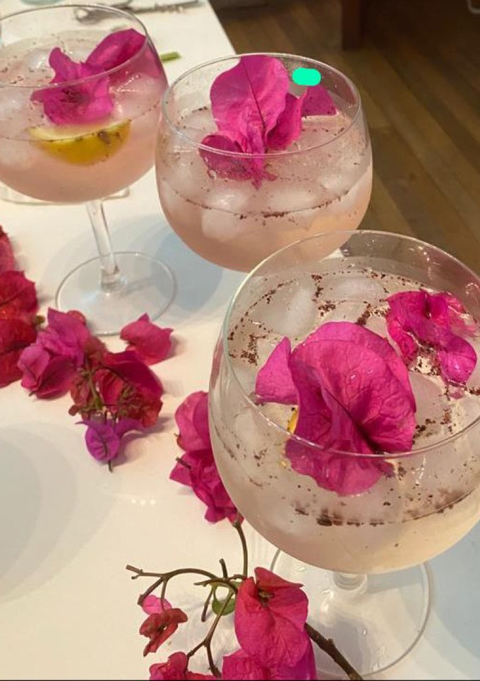 Una foto de Gin Tonic Floral