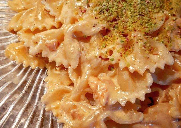 Farfalle al Salmone