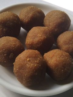 அவல் லட்டு(aval laddu recipe in tamil) செய்முறை முக்கிய புகைப்படம்
