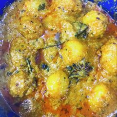 A picture of Dum Aloo.