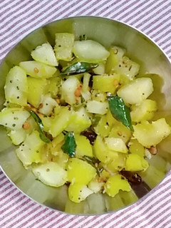 மரவள்ளிகிழங்கு பொரியல் (Maravalli kilanku poriyal recipe in tamil) செய்முறை முக்கிய புகைப்படம்