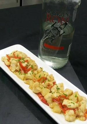 Una foto de Pollo salteado con Piña
